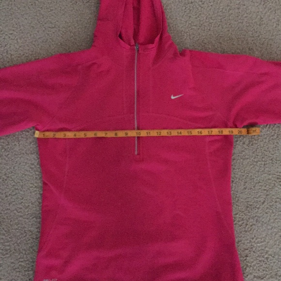 Nike - Women’s active wear pullover - Picture 5 of 5